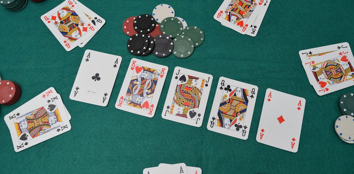 Wild Tornado Casino کیسینو میں پوکر گیمز
